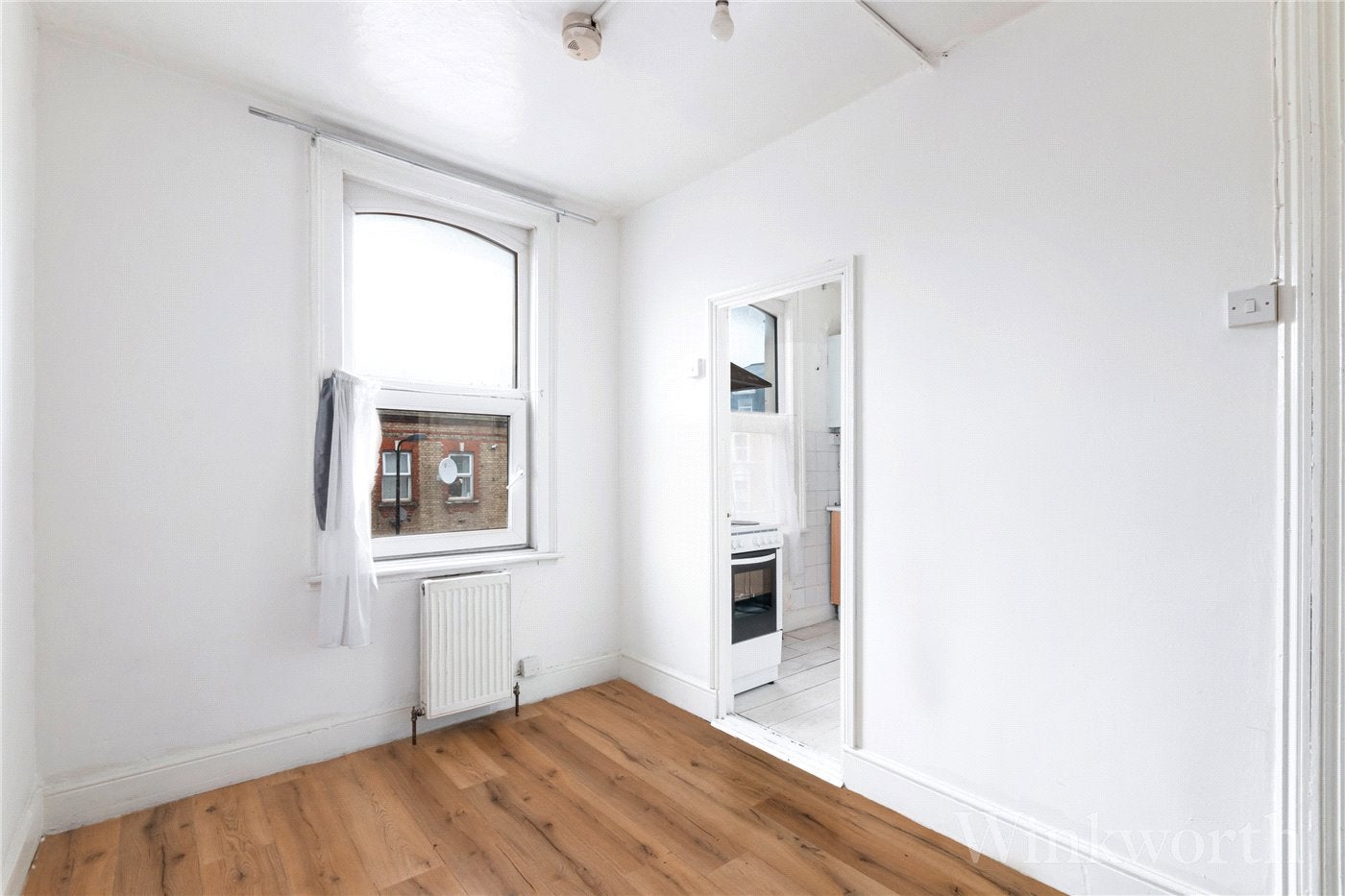 Flat Peckham High Street in Greater London
