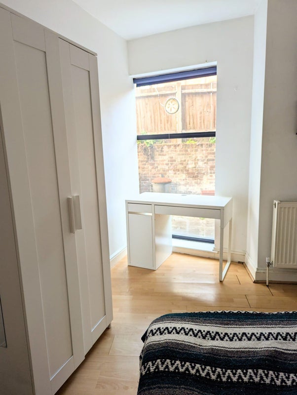 Room Streatham High Road in Greater London