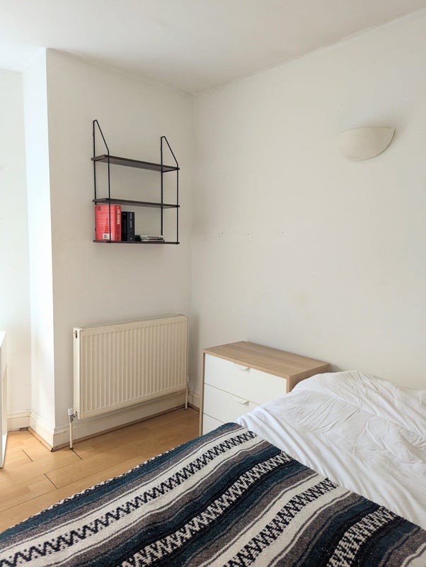 Room Streatham High Road in Greater London