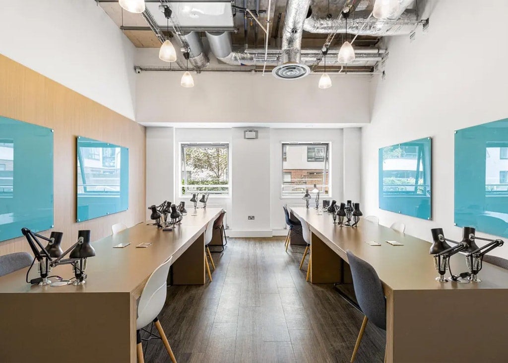 Room Market Road in Greater London