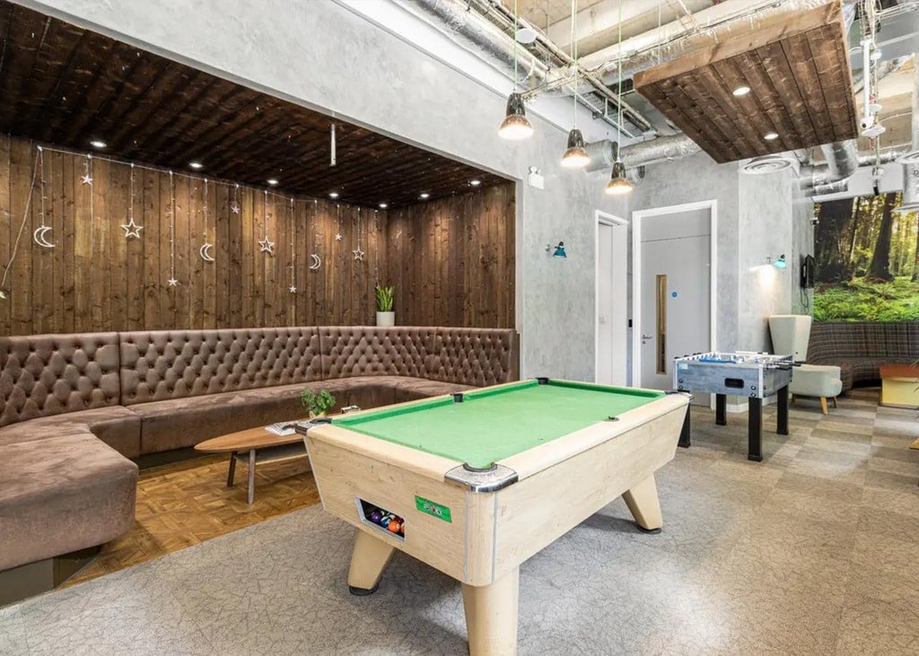 Room Market Road in Greater London
