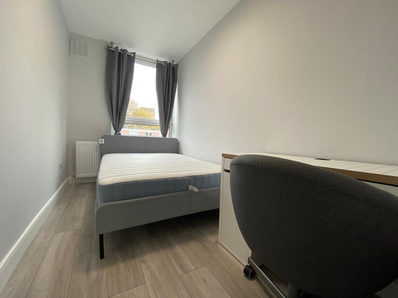 Room Clarence Gardens in Greater London
