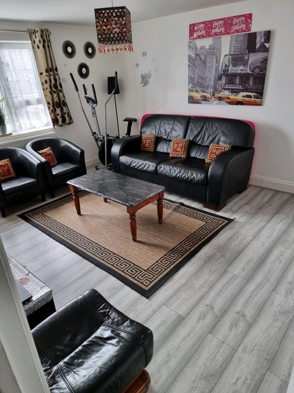 Flat Northfield Road in Greater London