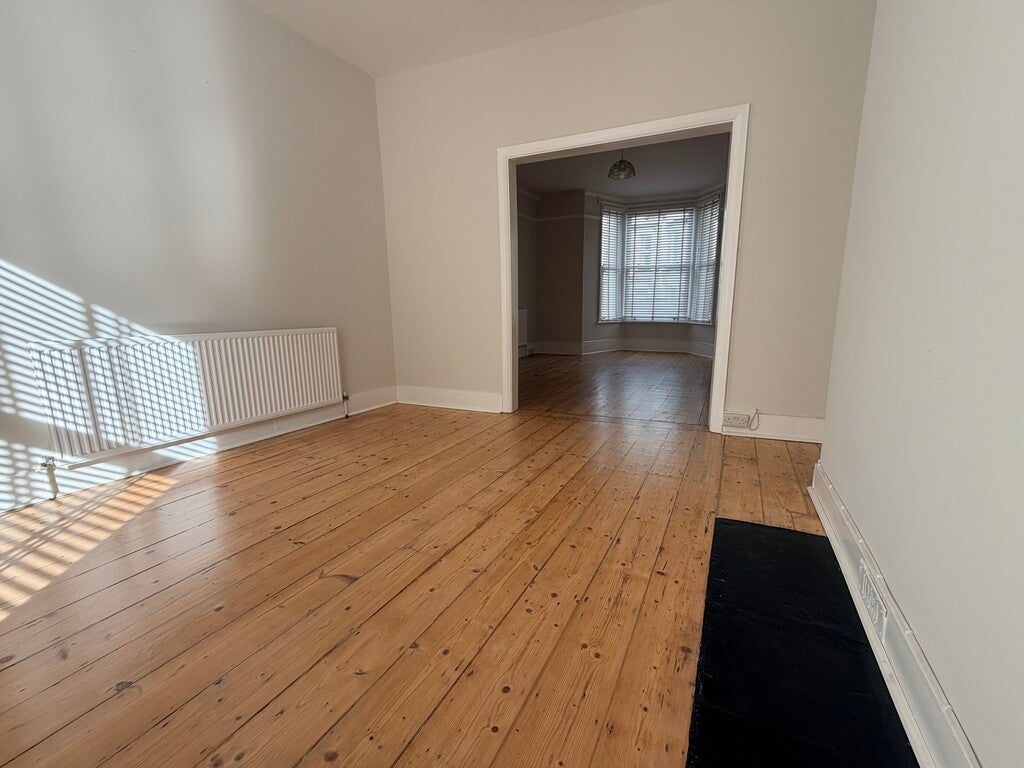 Flat Cambridge Gardens in St Leonards