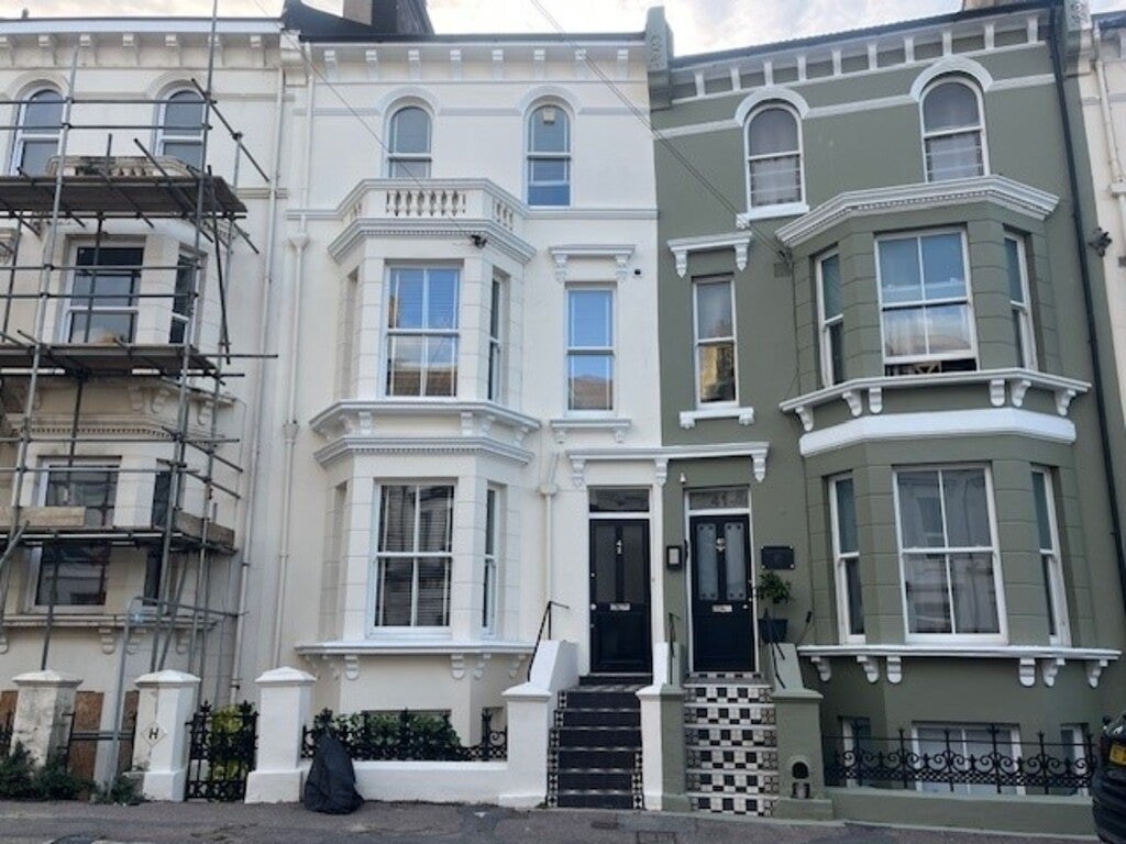 Flat Cambridge Gardens in St Leonards