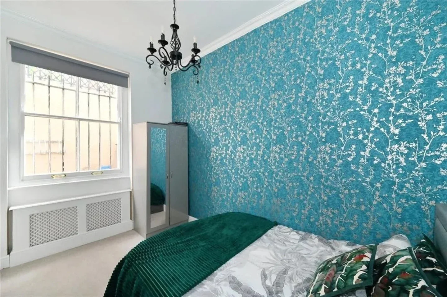 Flat Castletown Road in Greater London
