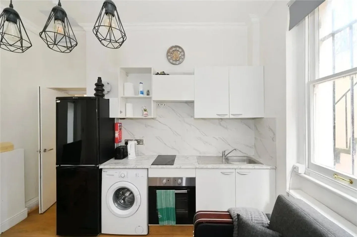 Flat Castletown Road in Greater London