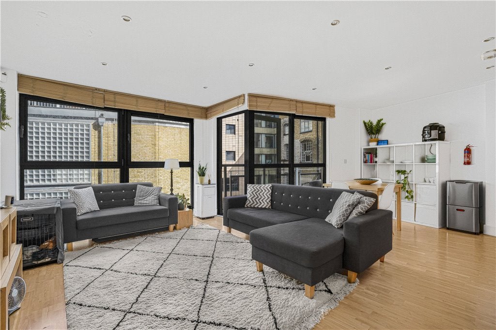 Flat Bell Yard Mews in Greater London