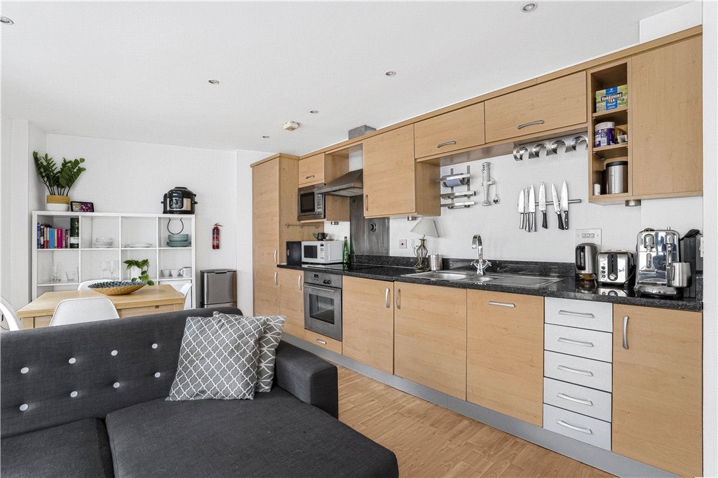 Flat Bell Yard Mews in Greater London