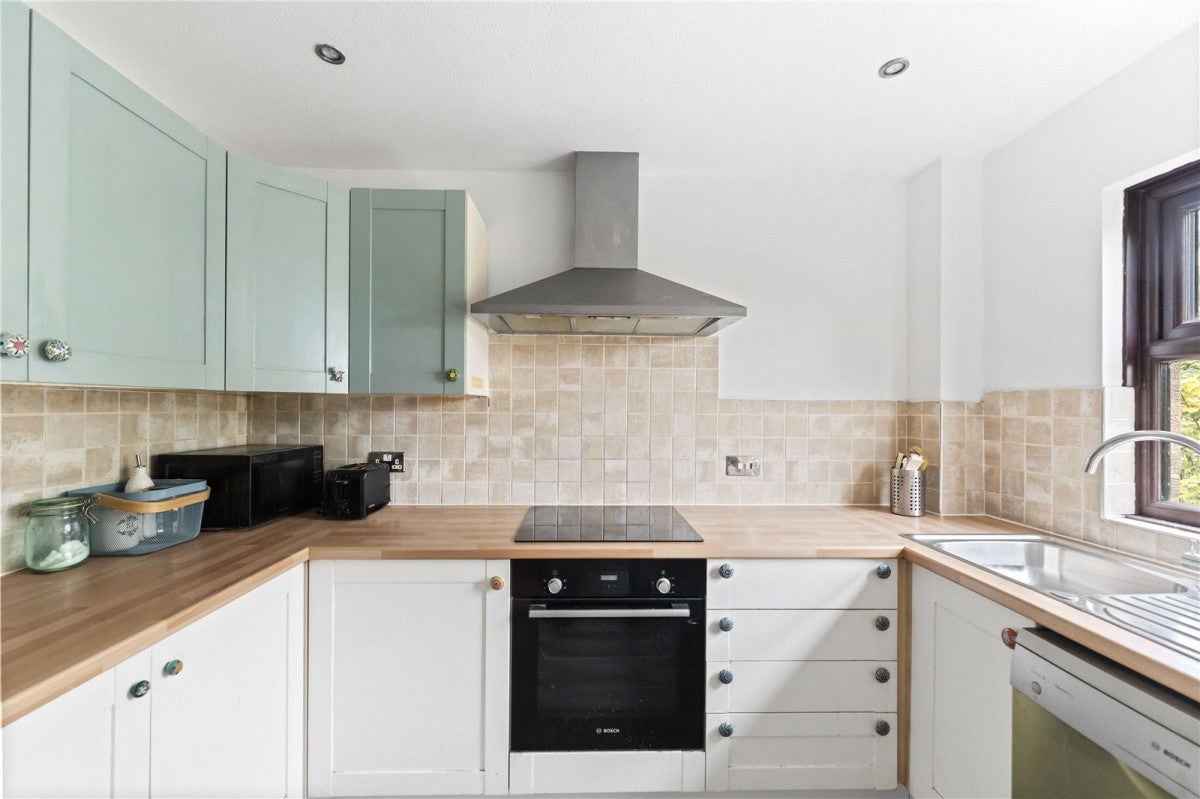 Flat Coppermill Lane in Greater London