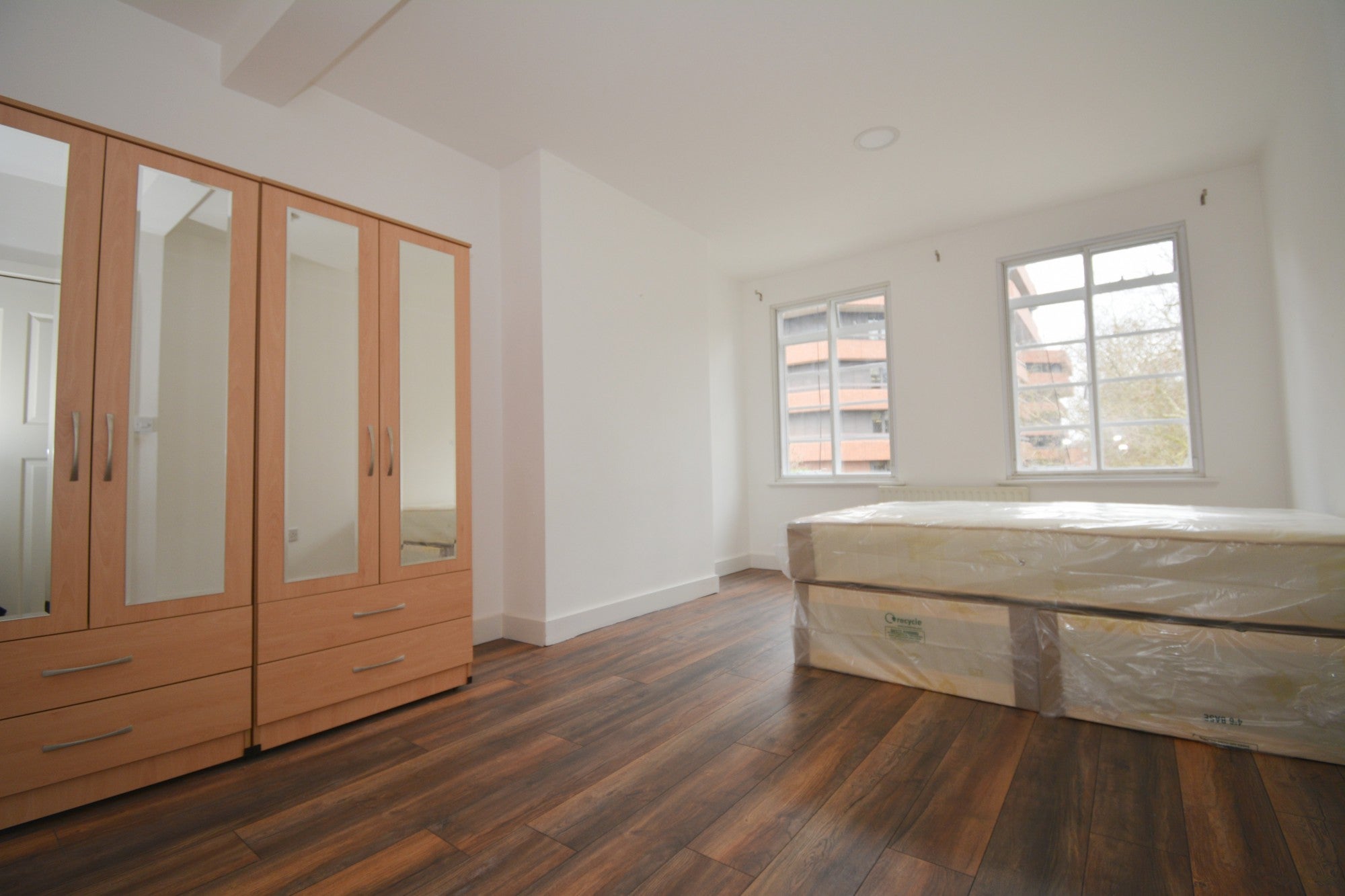 Room New Broadway in Greater London