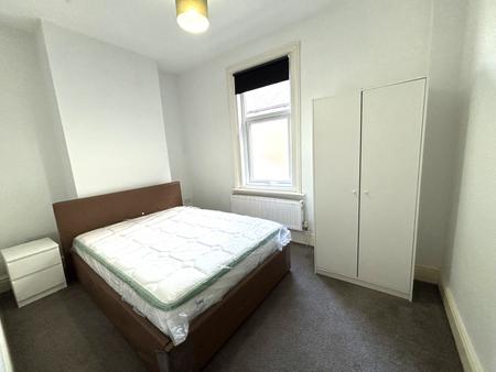 Flat Elm Grove in Portsmouth