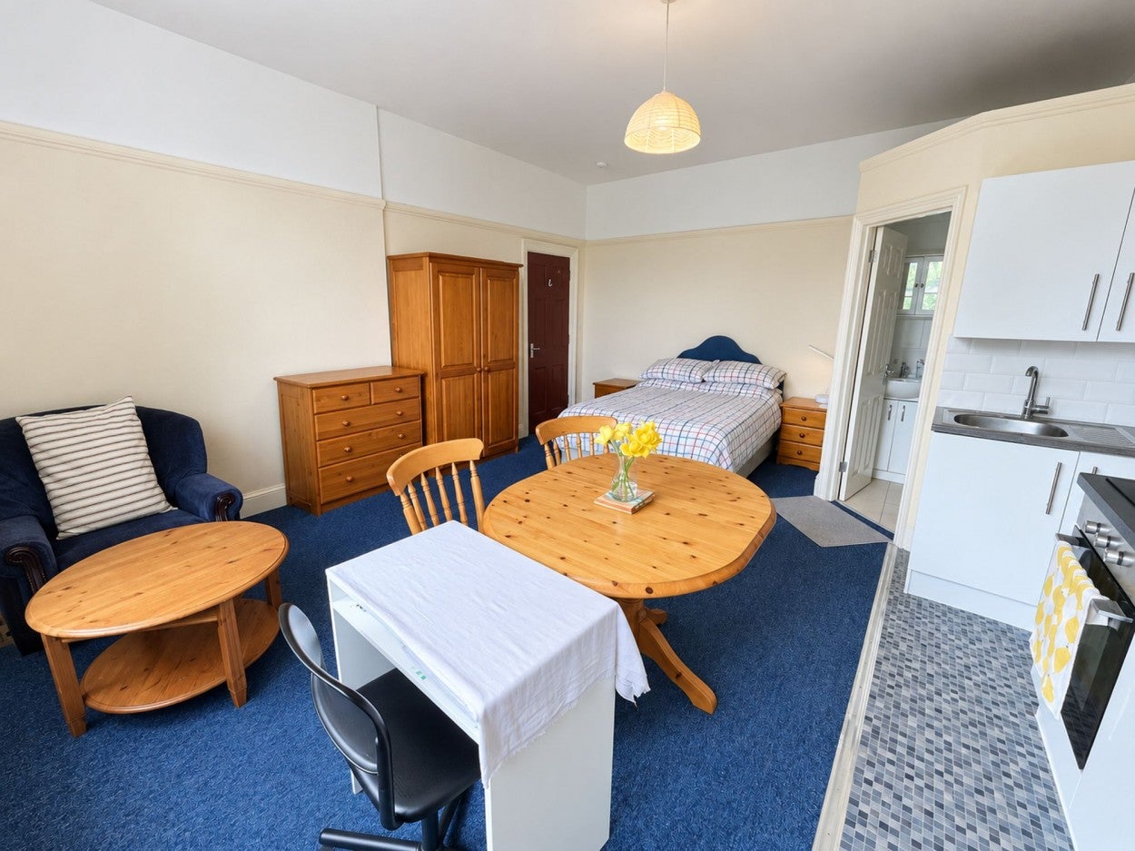 Flat Redland Road in Bristol