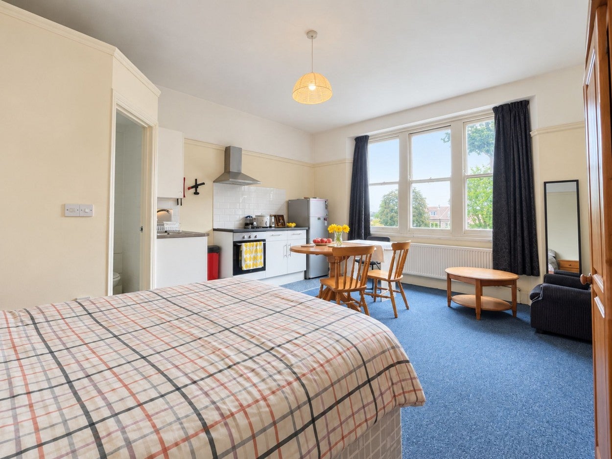 Flat Redland Road in Bristol
