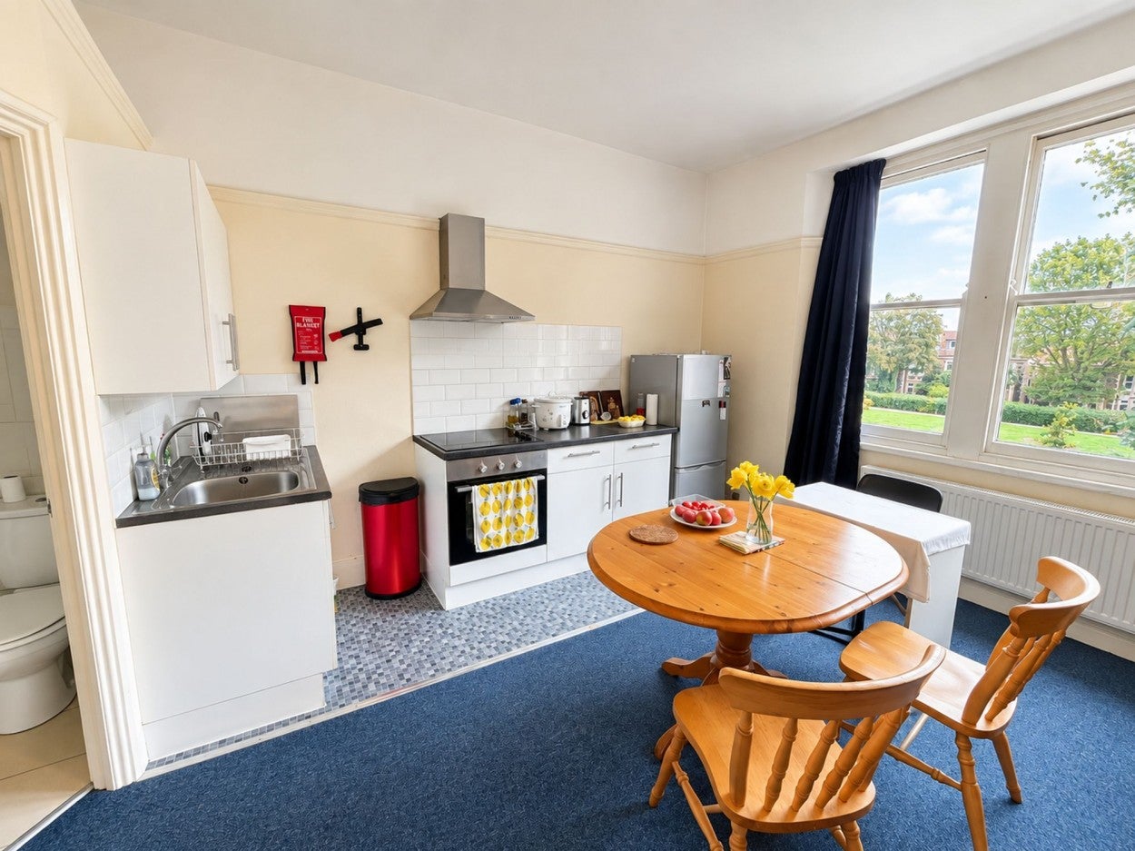Flat Redland Road in Bristol