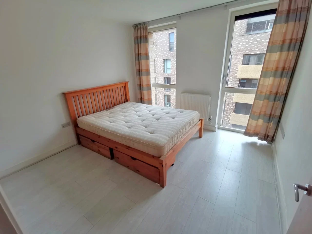 Flat Oxley Square in Greater London
