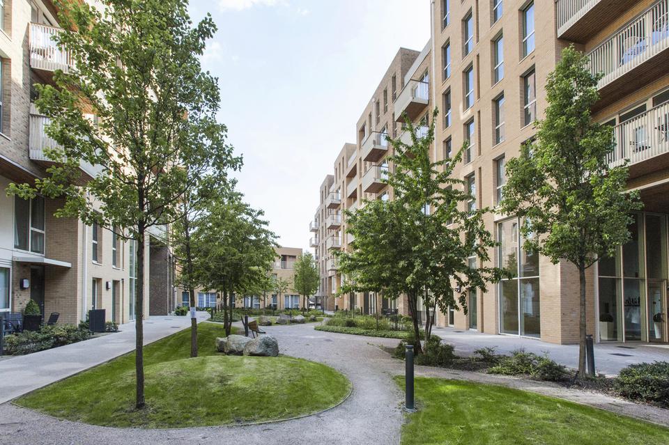 Flat Oxley Square in Greater London