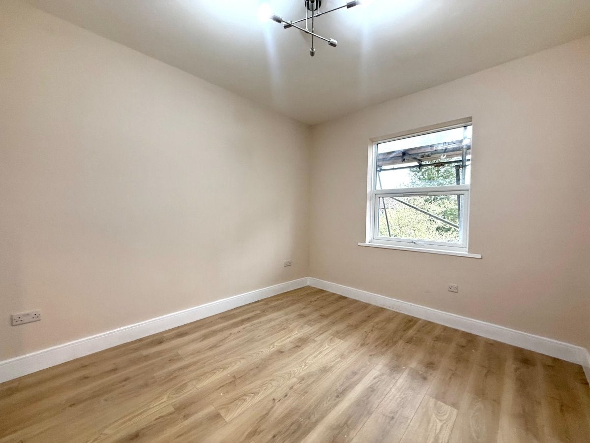 Flat Nibthwaite Road in Greater London