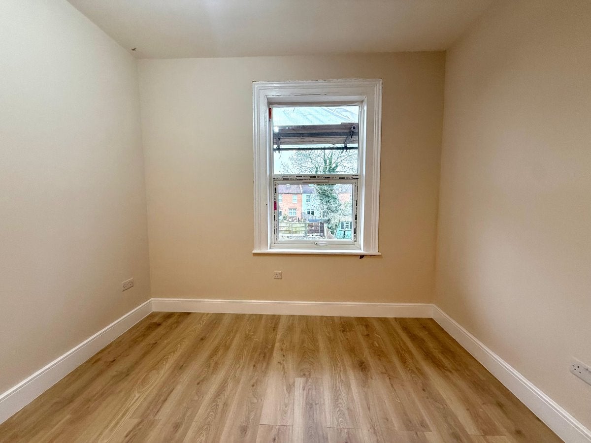 Flat Nibthwaite Road in Greater London