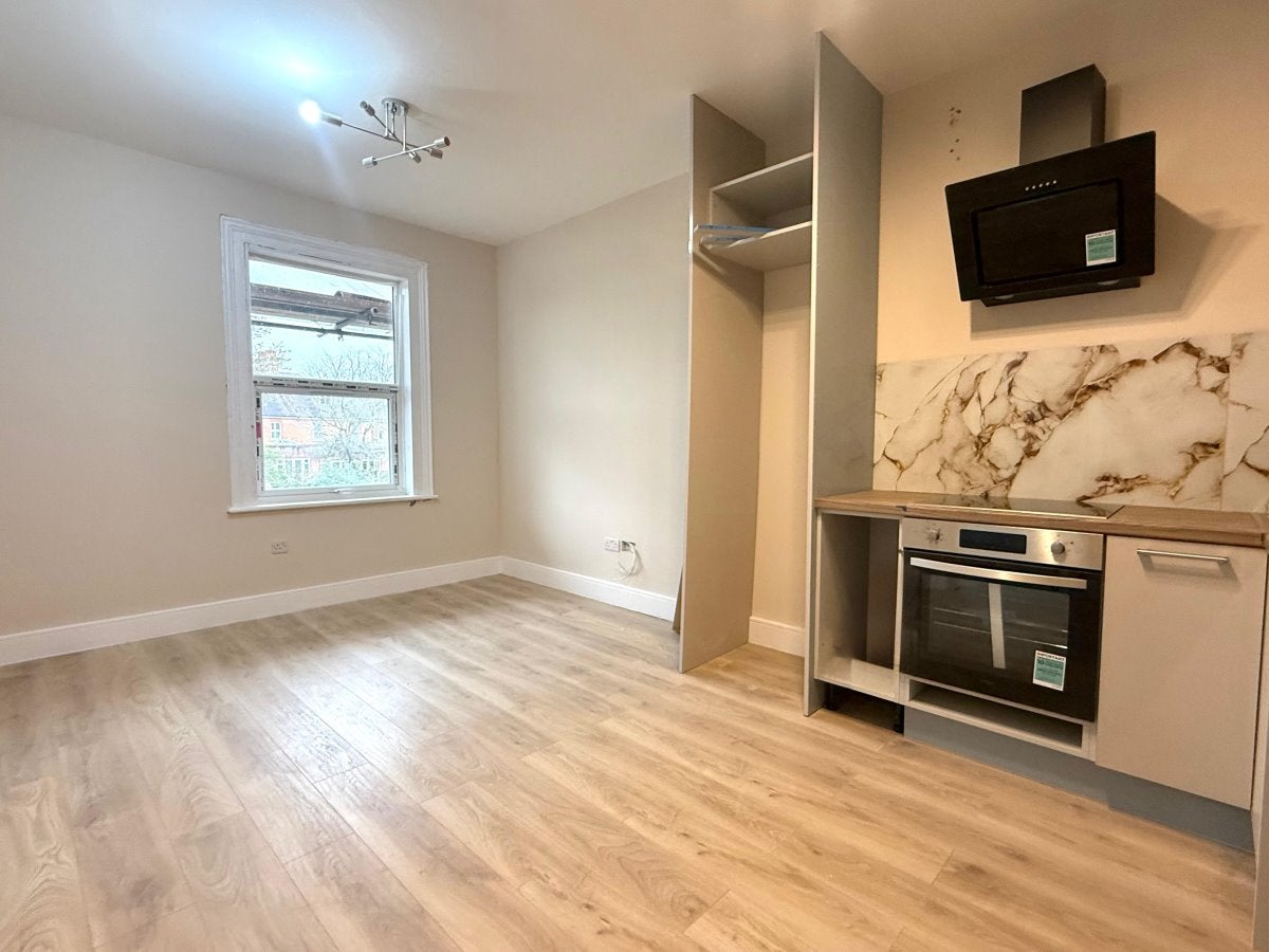 Flat Nibthwaite Road in Greater London