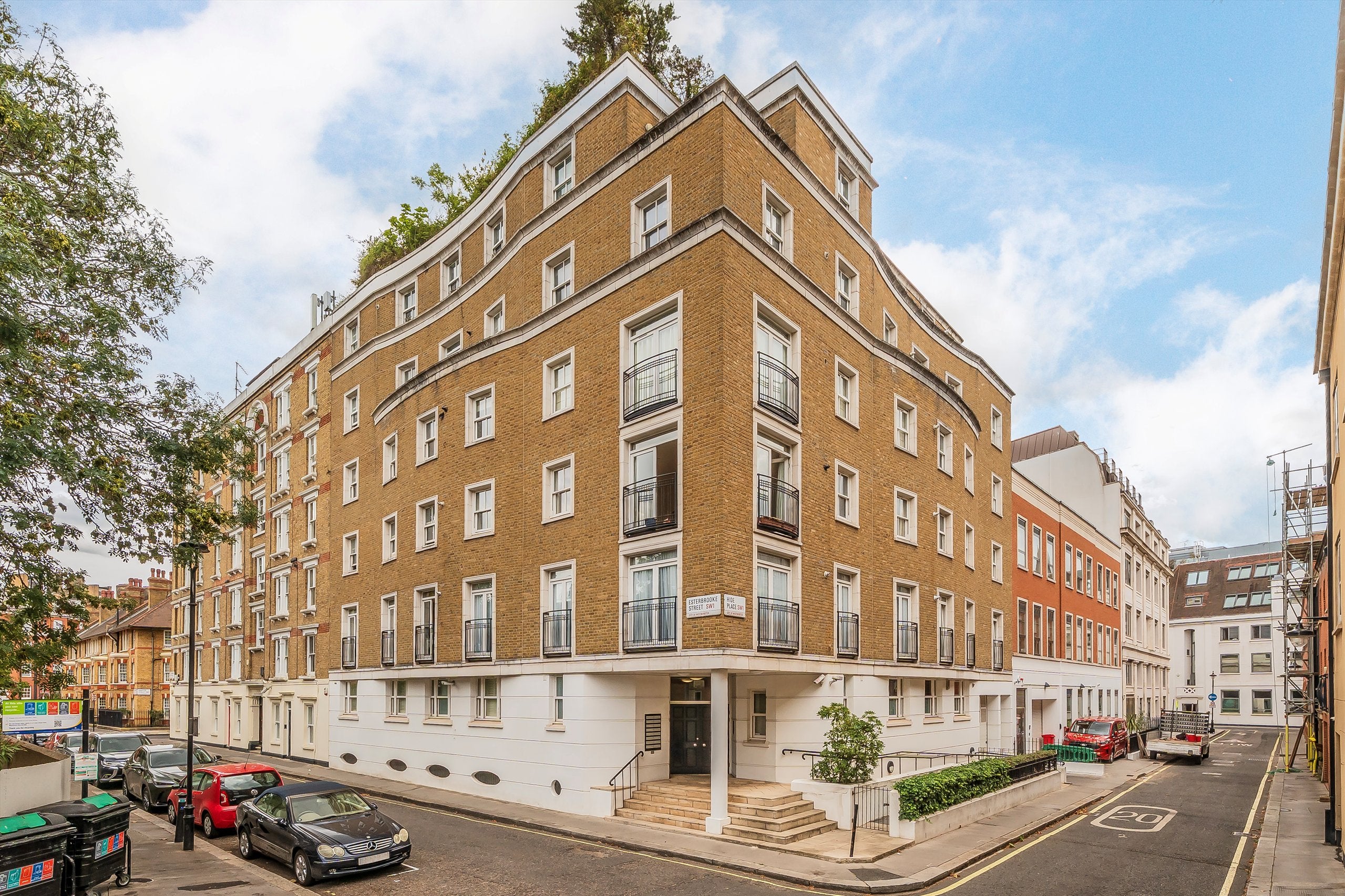 Flat Chapter Street in City of Westminster