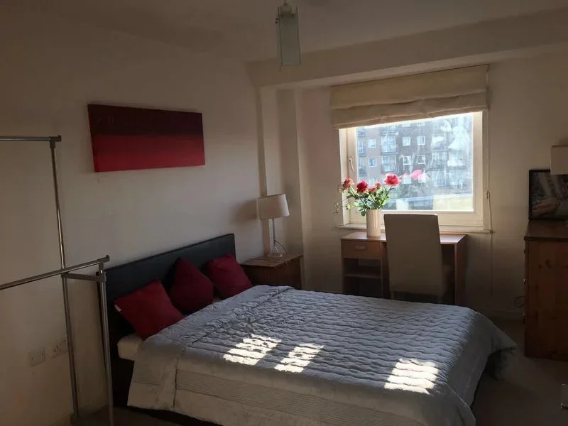 Flat Tilley Road in Greater London