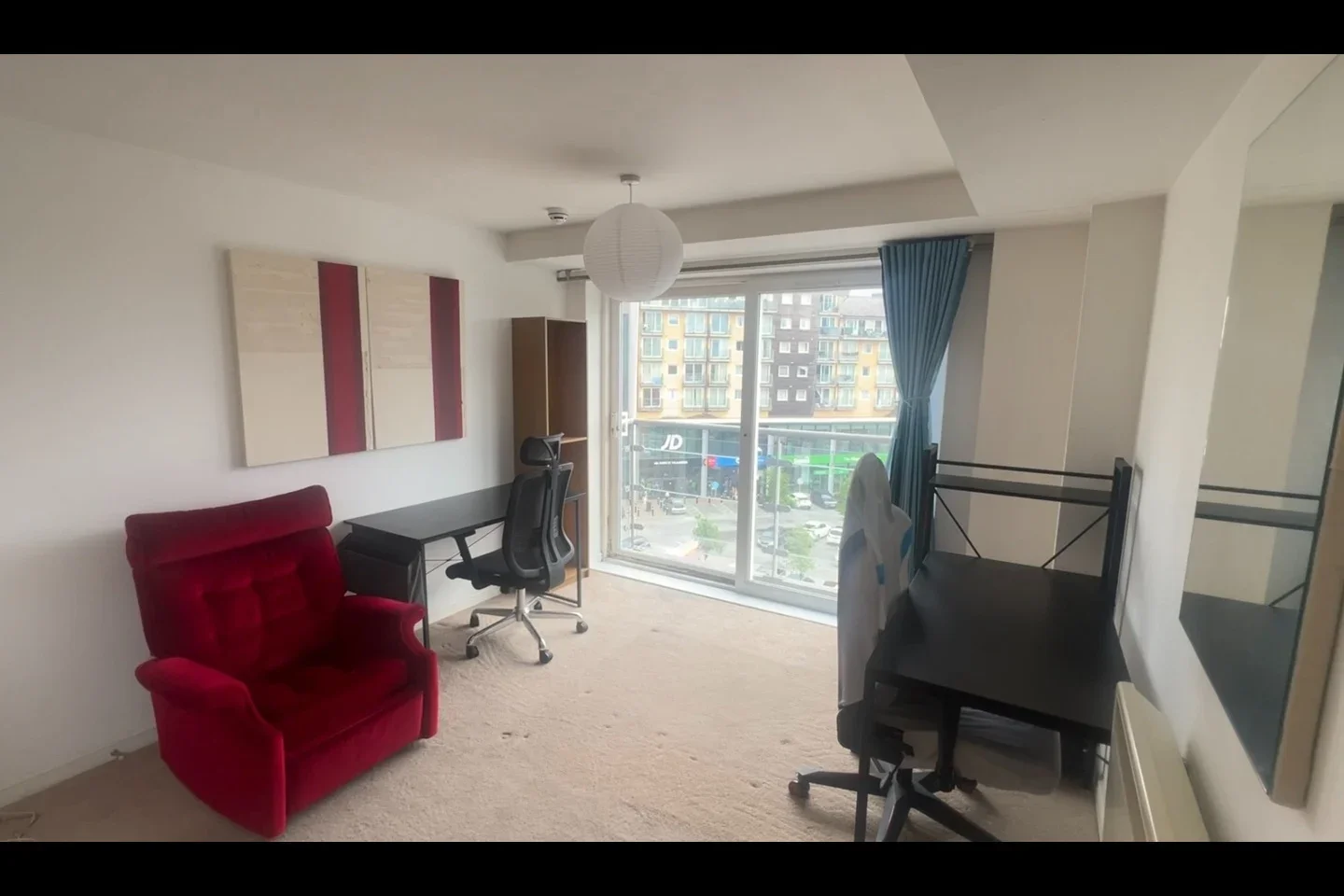 Flat Tilley Road in Greater London