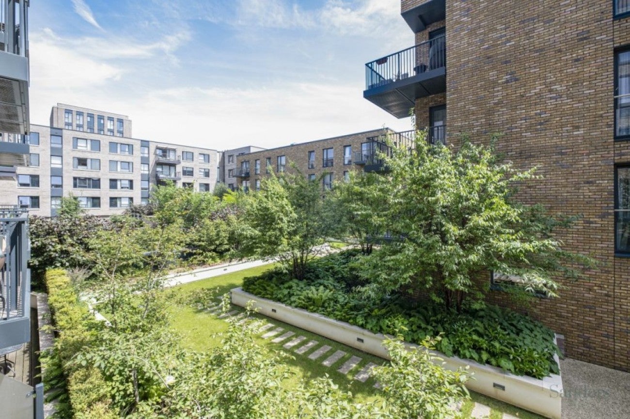 Flat Plough Way in Greater London
