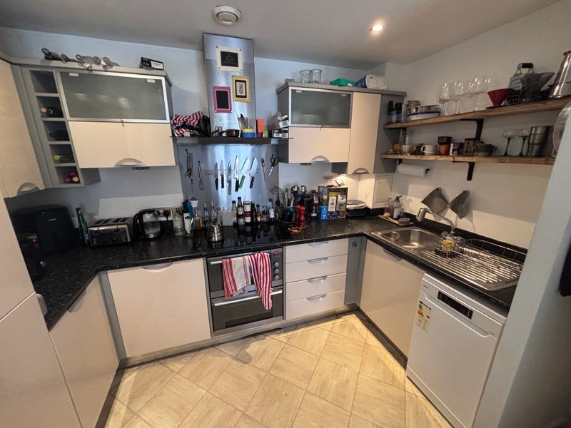 Room Harry Zeital Way in Greater London