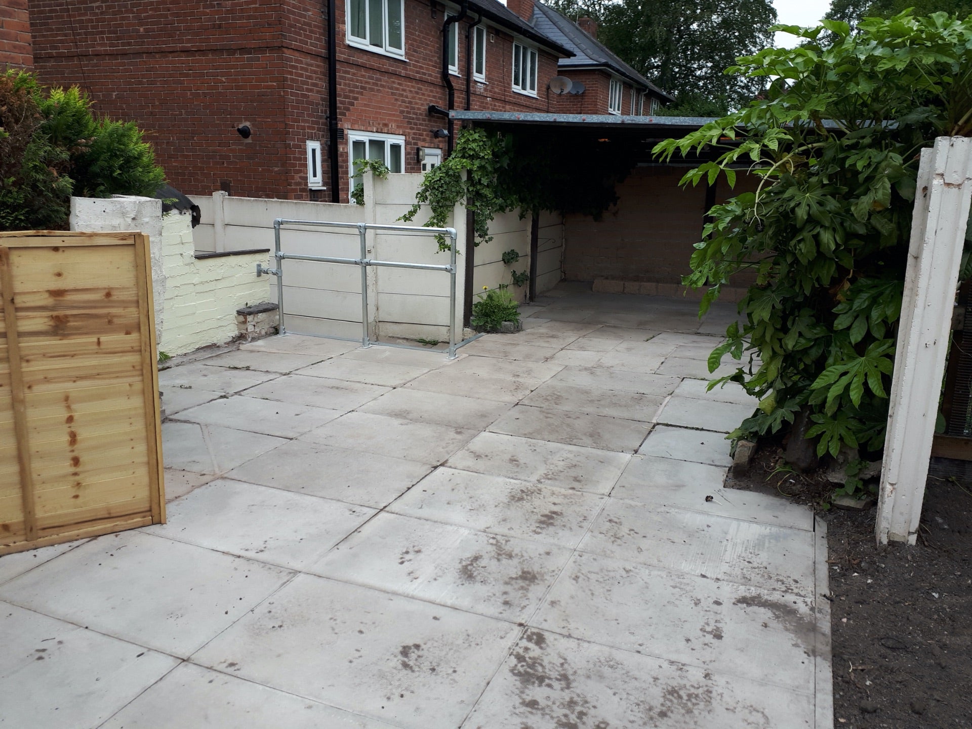 Flat Longcroft Grove in Manchester