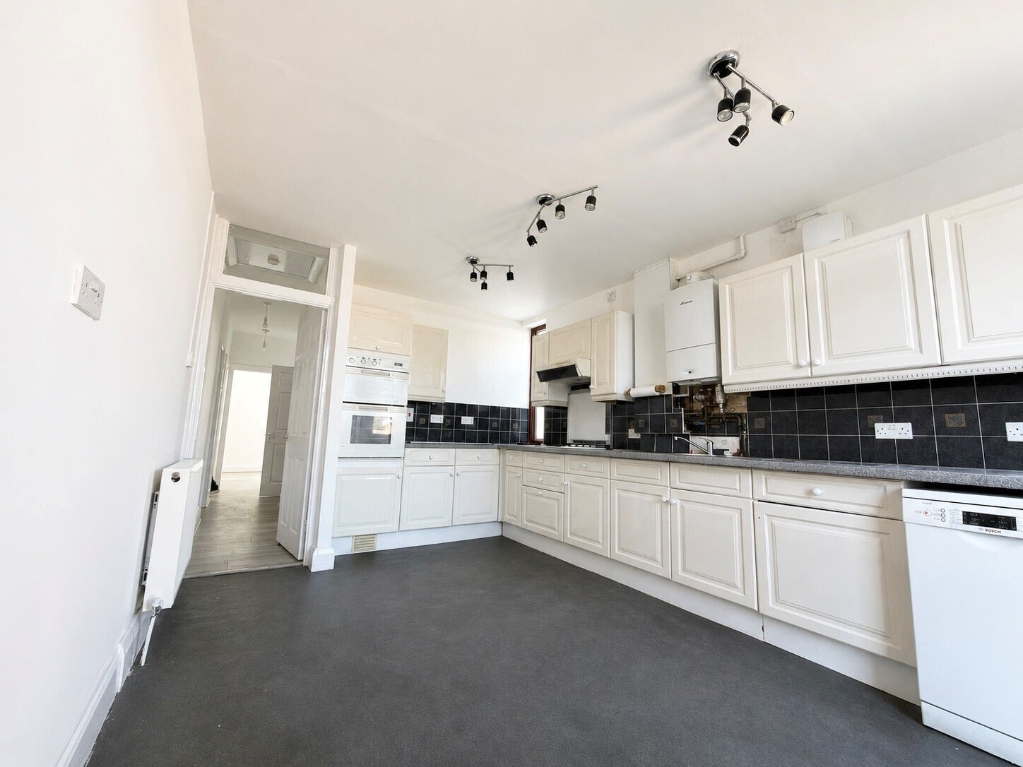 Flat Blendon Road in Greater London