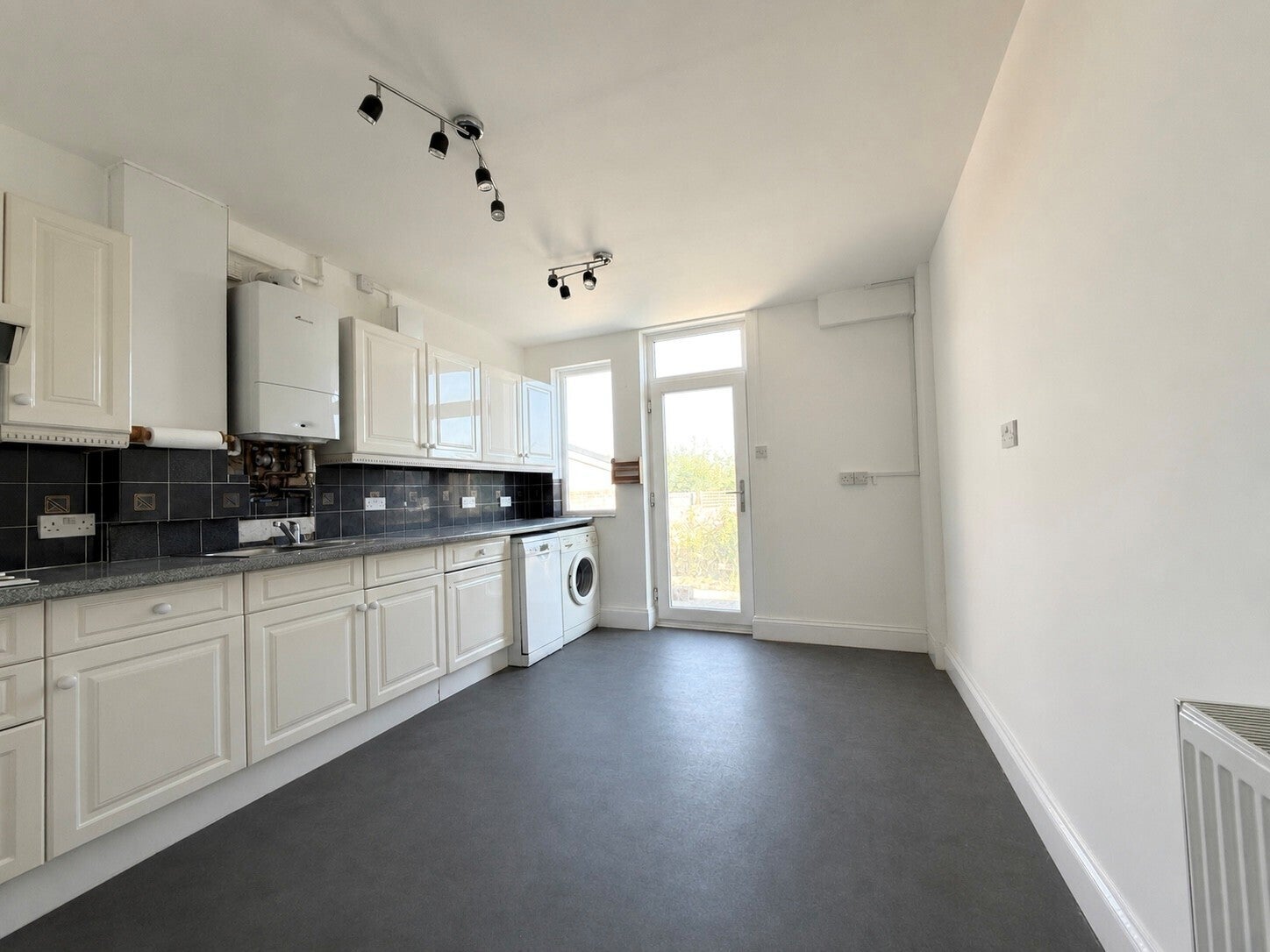 Flat Blendon Road in Greater London