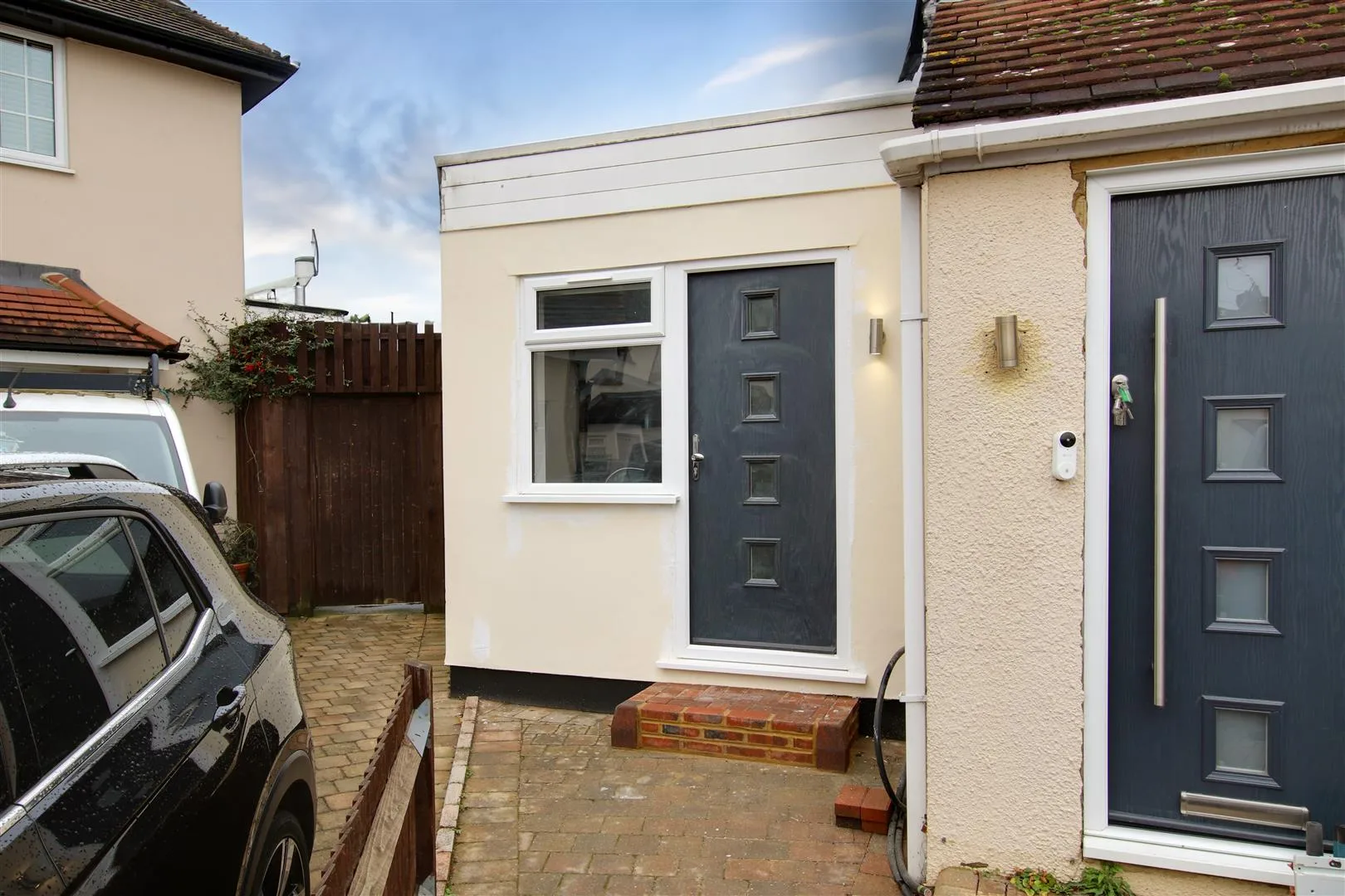 Flat Endeavour Road in Broxbourne