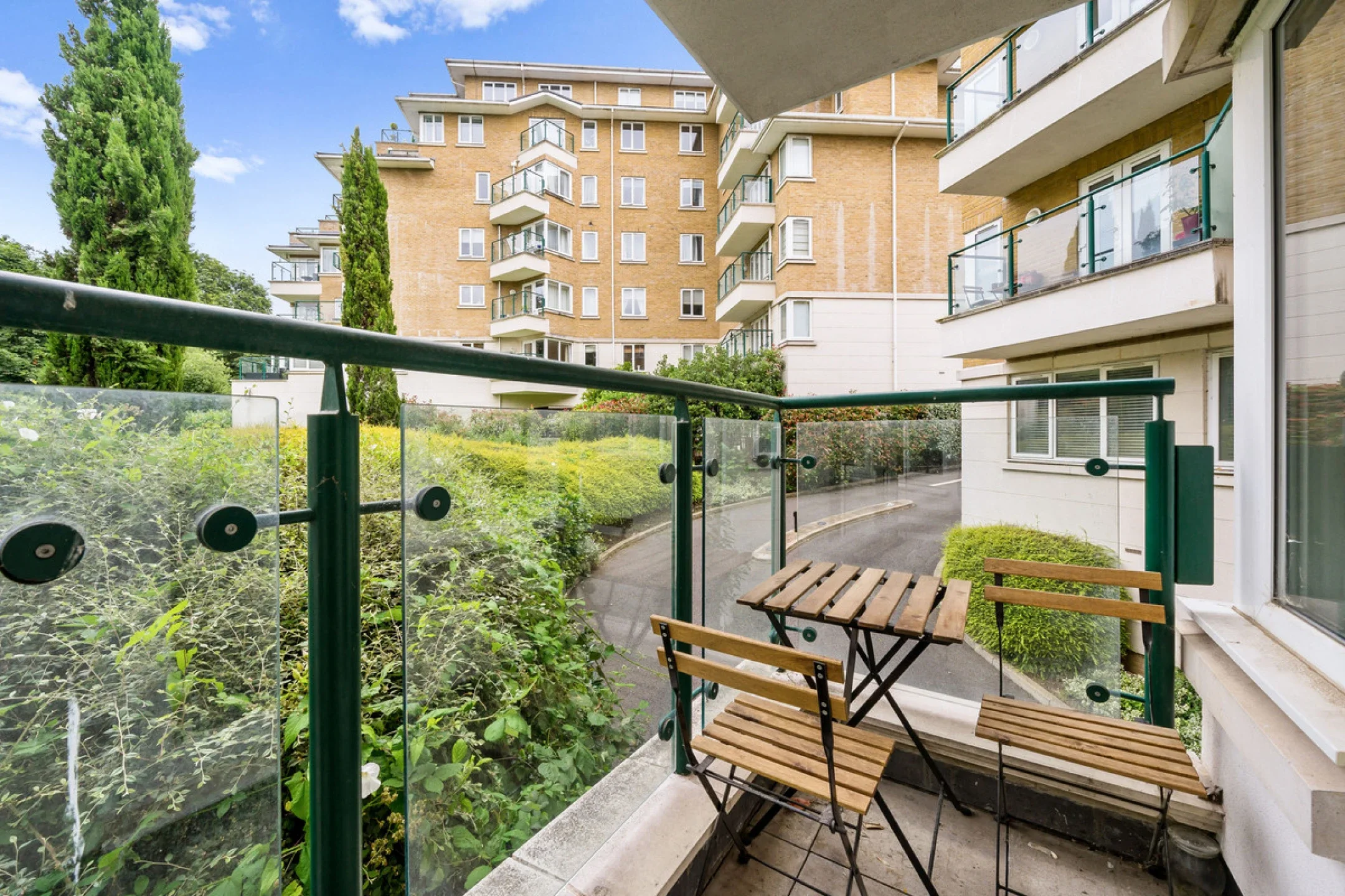 Flat Strand Drive in Greater London