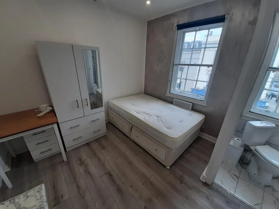 Room Tachbrook Street in City of Westminster