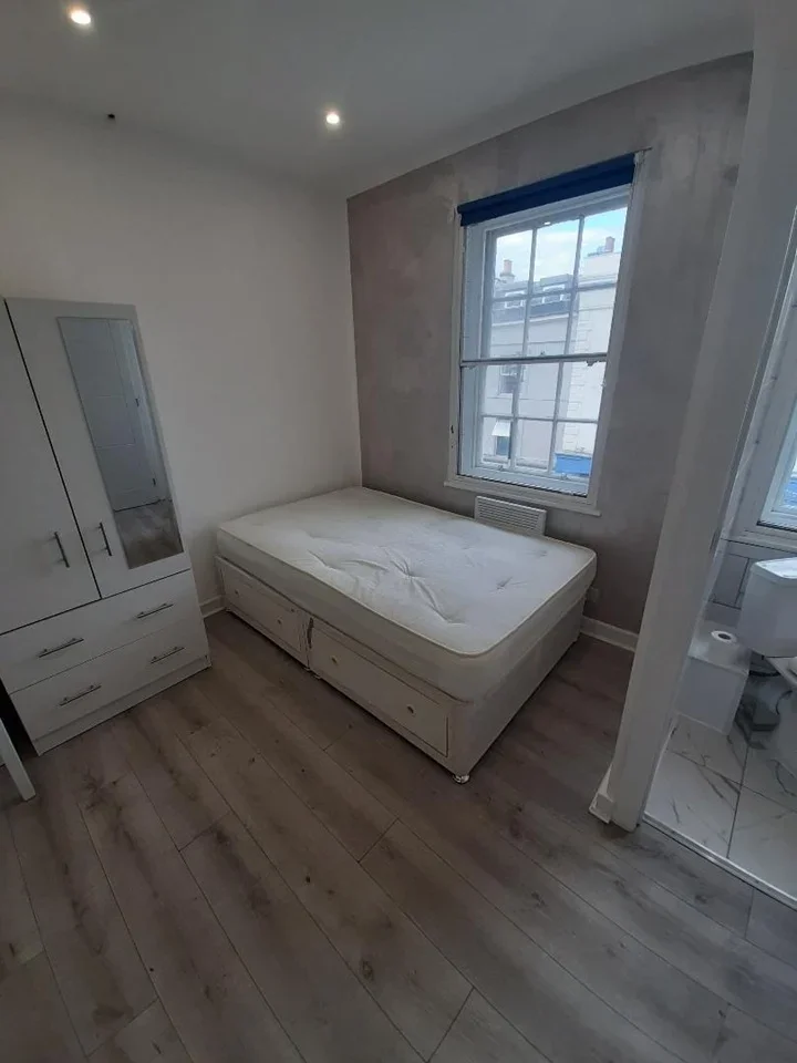 Room Tachbrook Street in City of Westminster