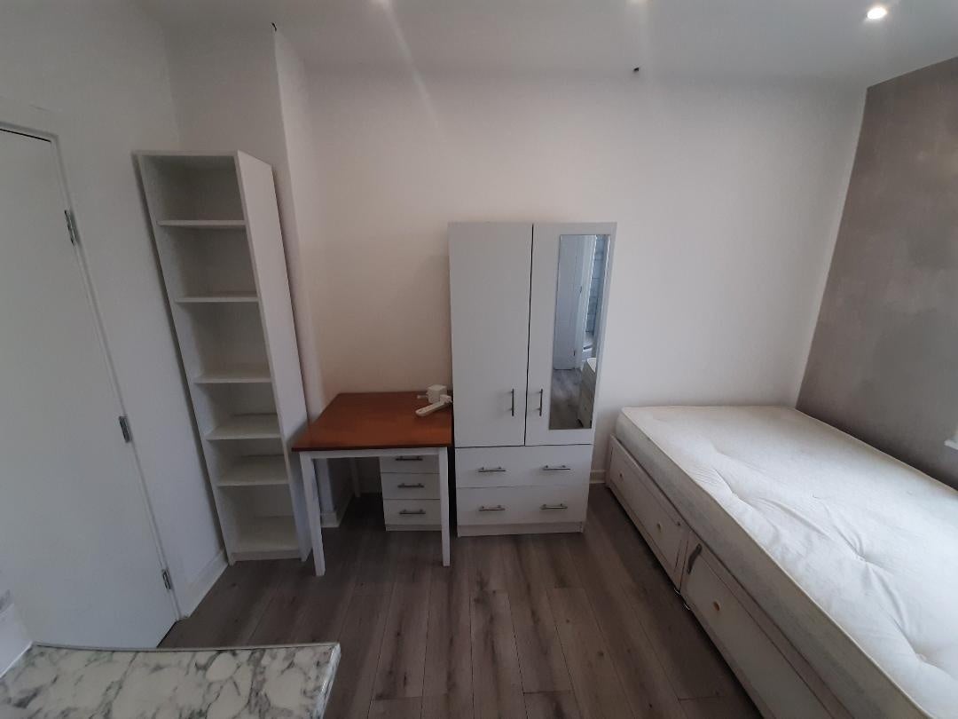 Room Tachbrook Street in City of Westminster