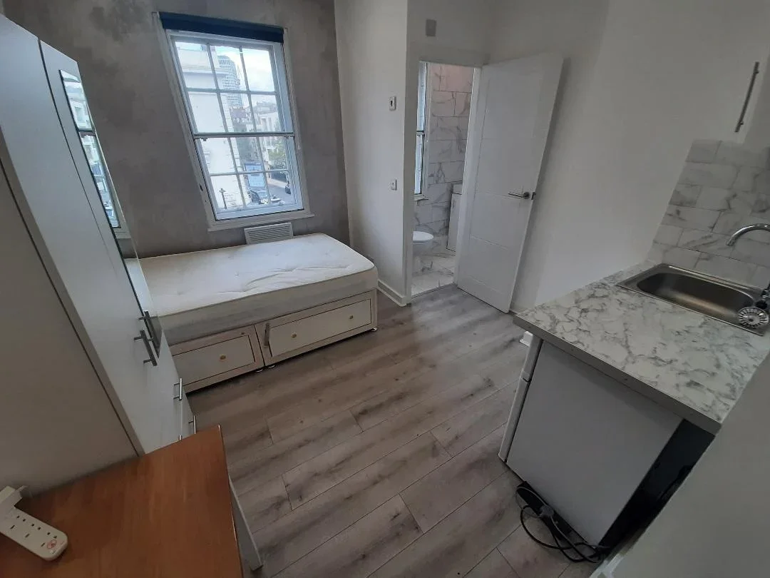 Room Tachbrook Street in City of Westminster