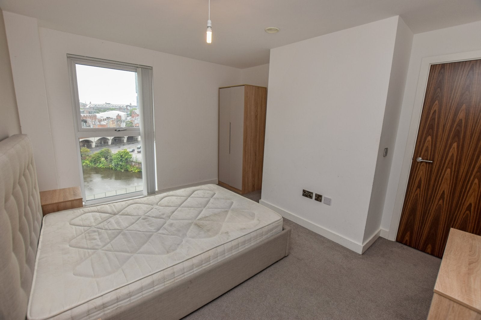 Flat Trinity Way in Salford