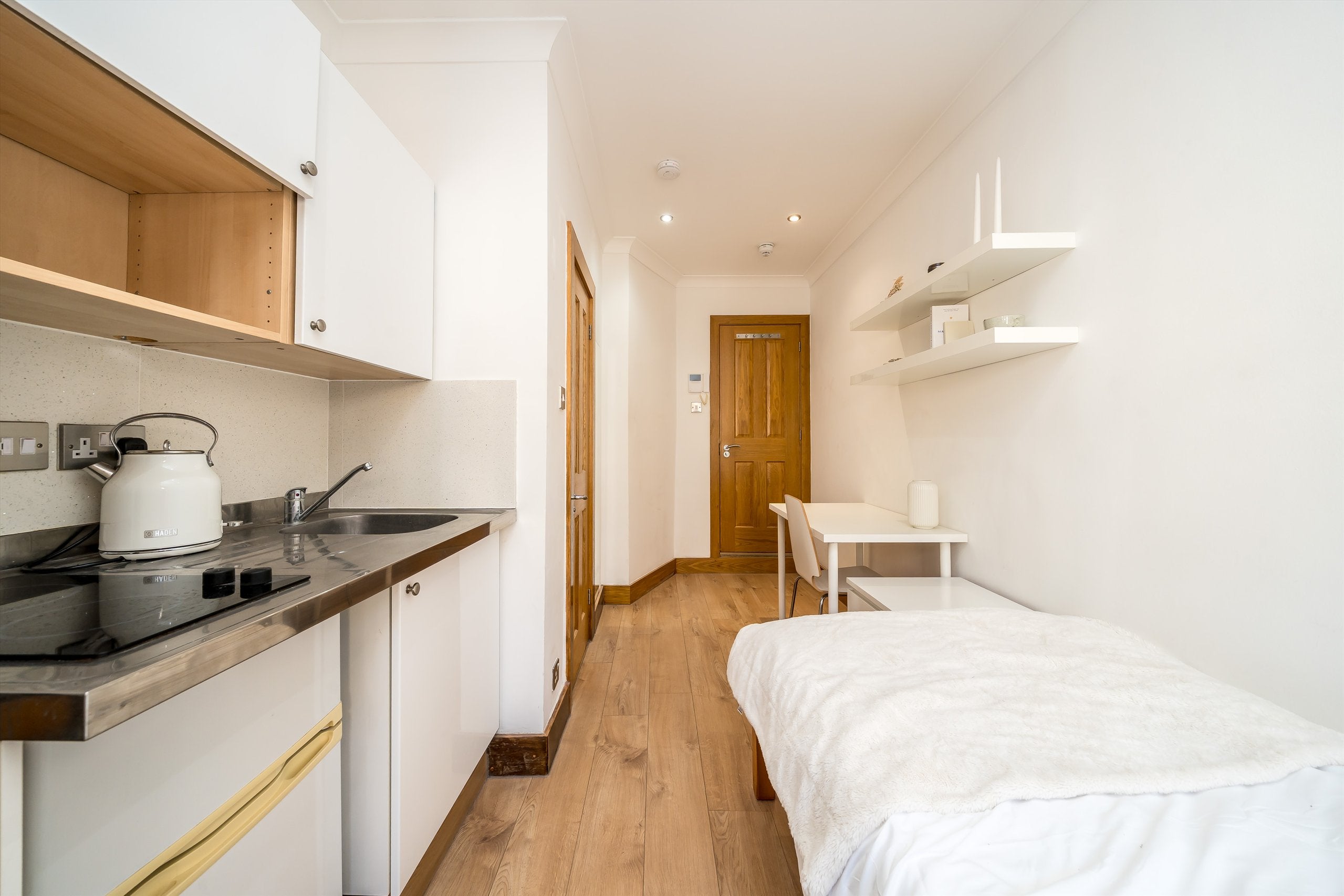 Flat Glendower Place in Greater London