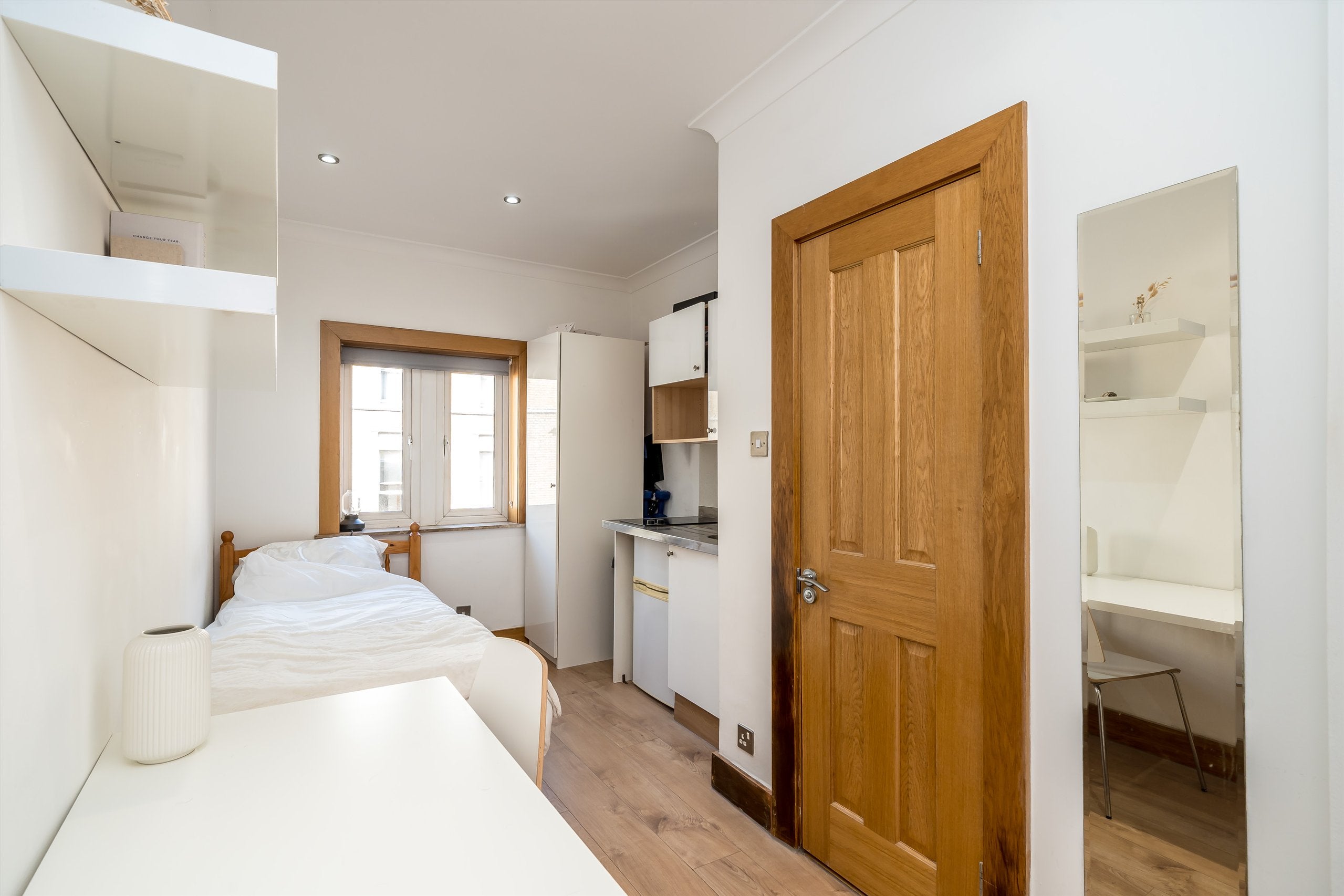 Flat Glendower Place in Greater London