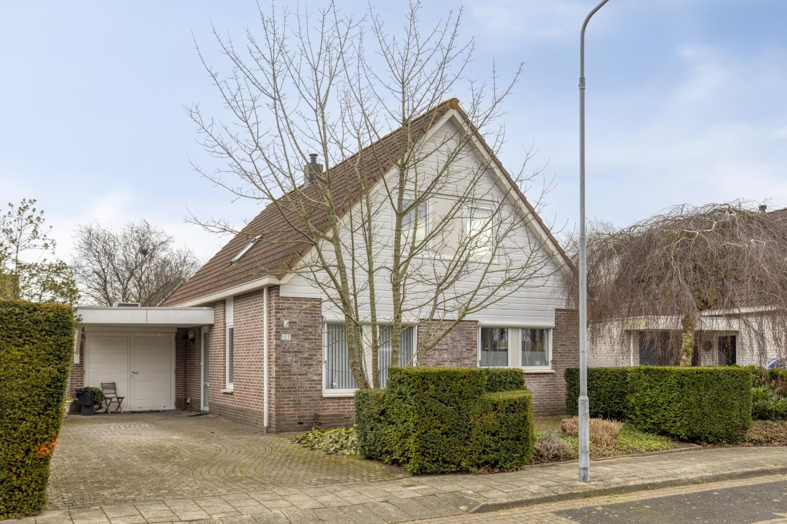 Huis Martinus Nijhofflaan 107 in Kloetinge