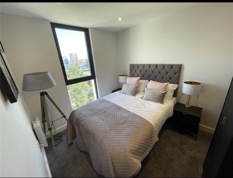 Room Oldfield Road in Salford