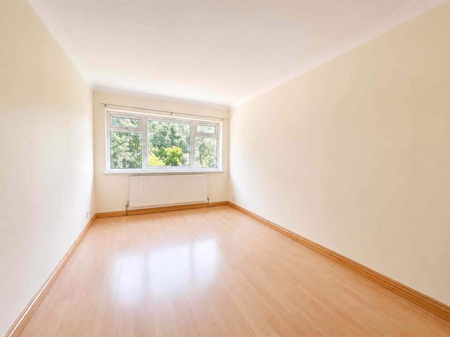 Flat Gladstone Road in Watford
