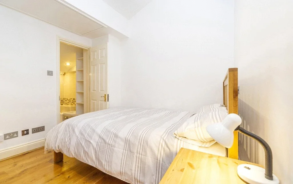 Flat Great Titchfield Street in City of Westminster