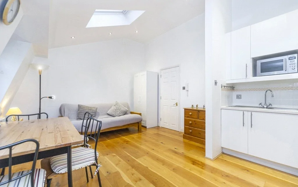 Flat Great Titchfield Street in City of Westminster