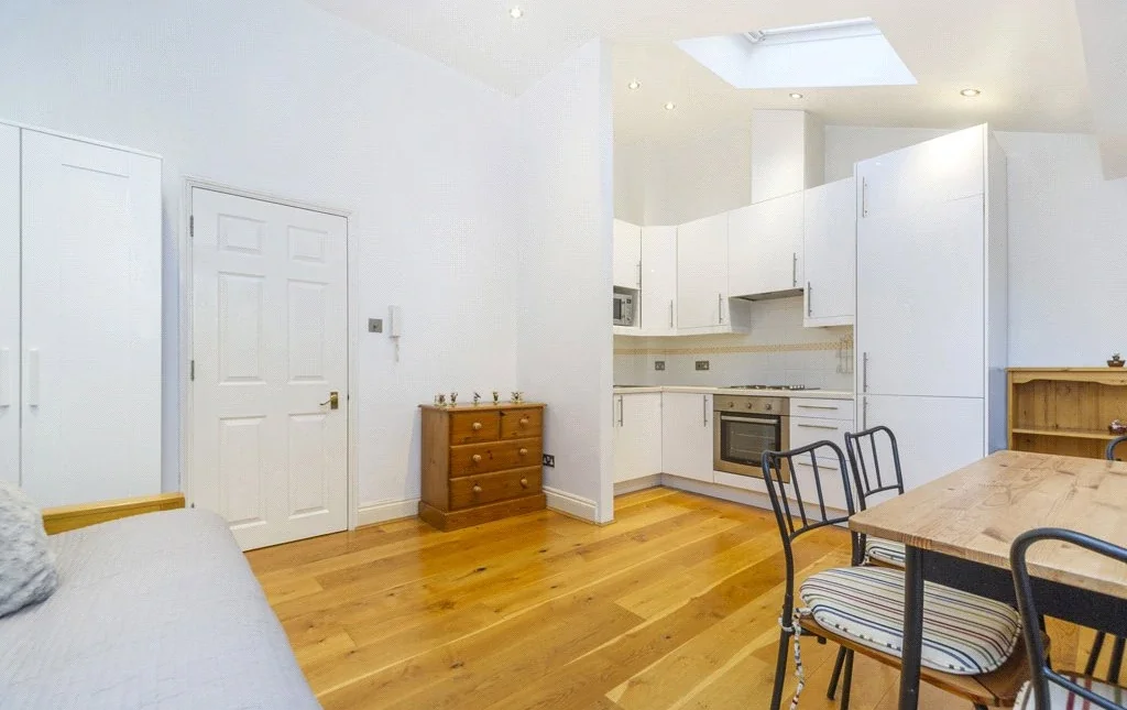 Flat Great Titchfield Street in City of Westminster