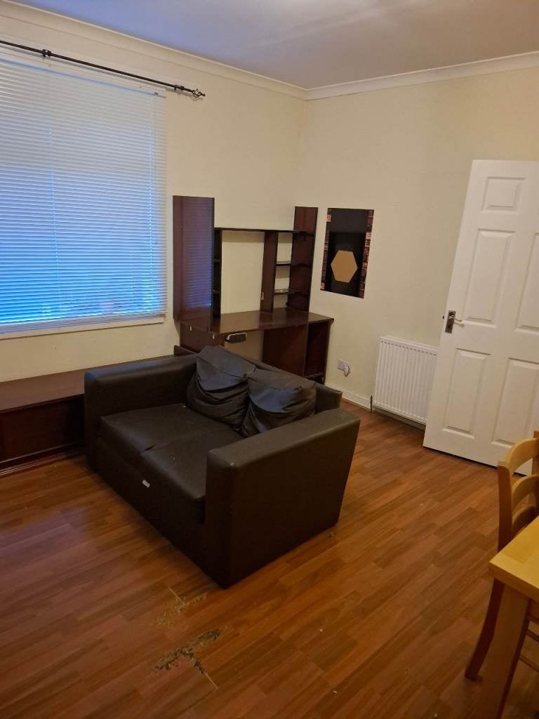 Flat Broomhouse Bank in City of Edinburgh