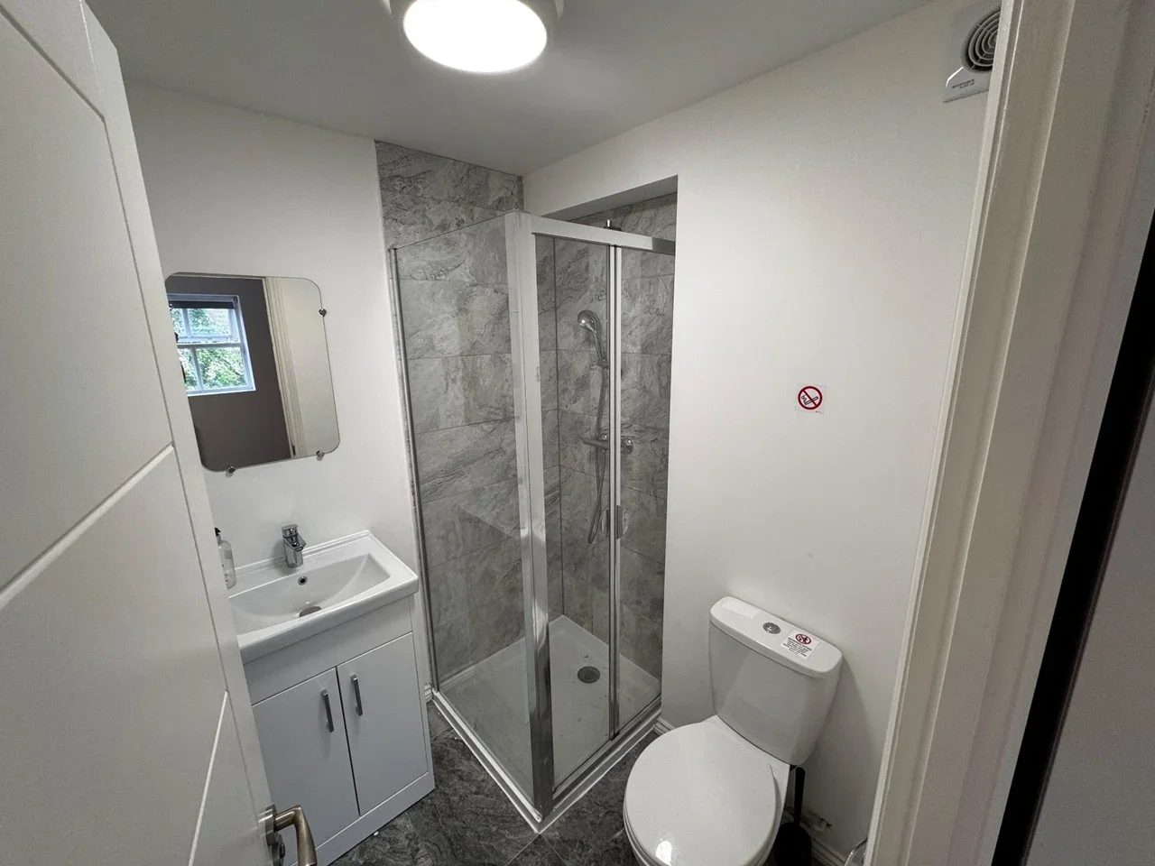 Room Chamberlayne Avenue in Greater London
