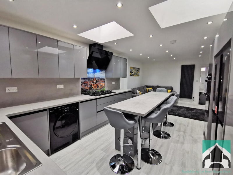 Room Winnie Road in Birmingham